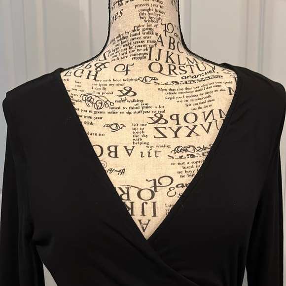 Elegant Black and White Dress - Picture 4 of 8